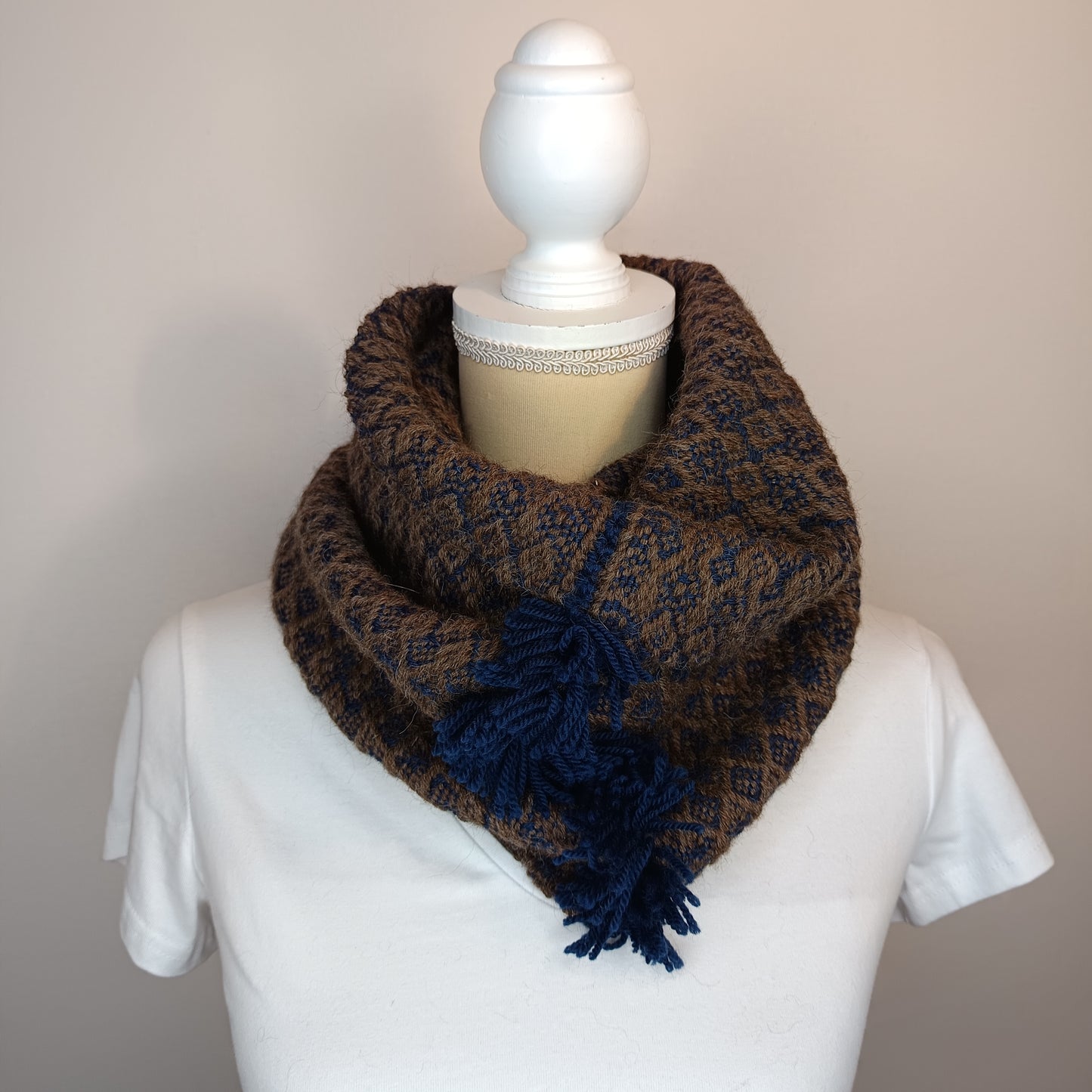 Col de laine marine et marron – tissage artisanal mérinos et alpaga