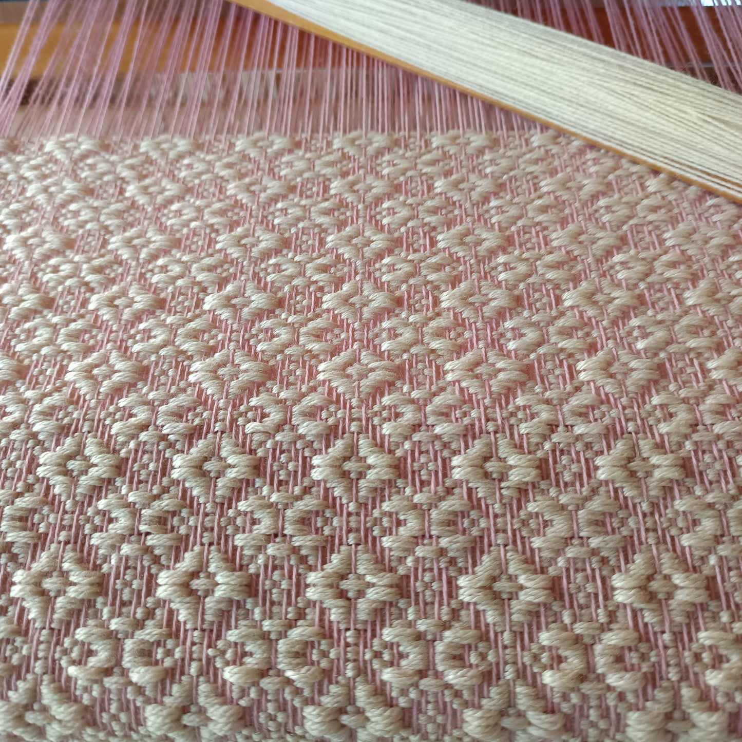 Col de laine rose et écru – tissage artisanal mérinos