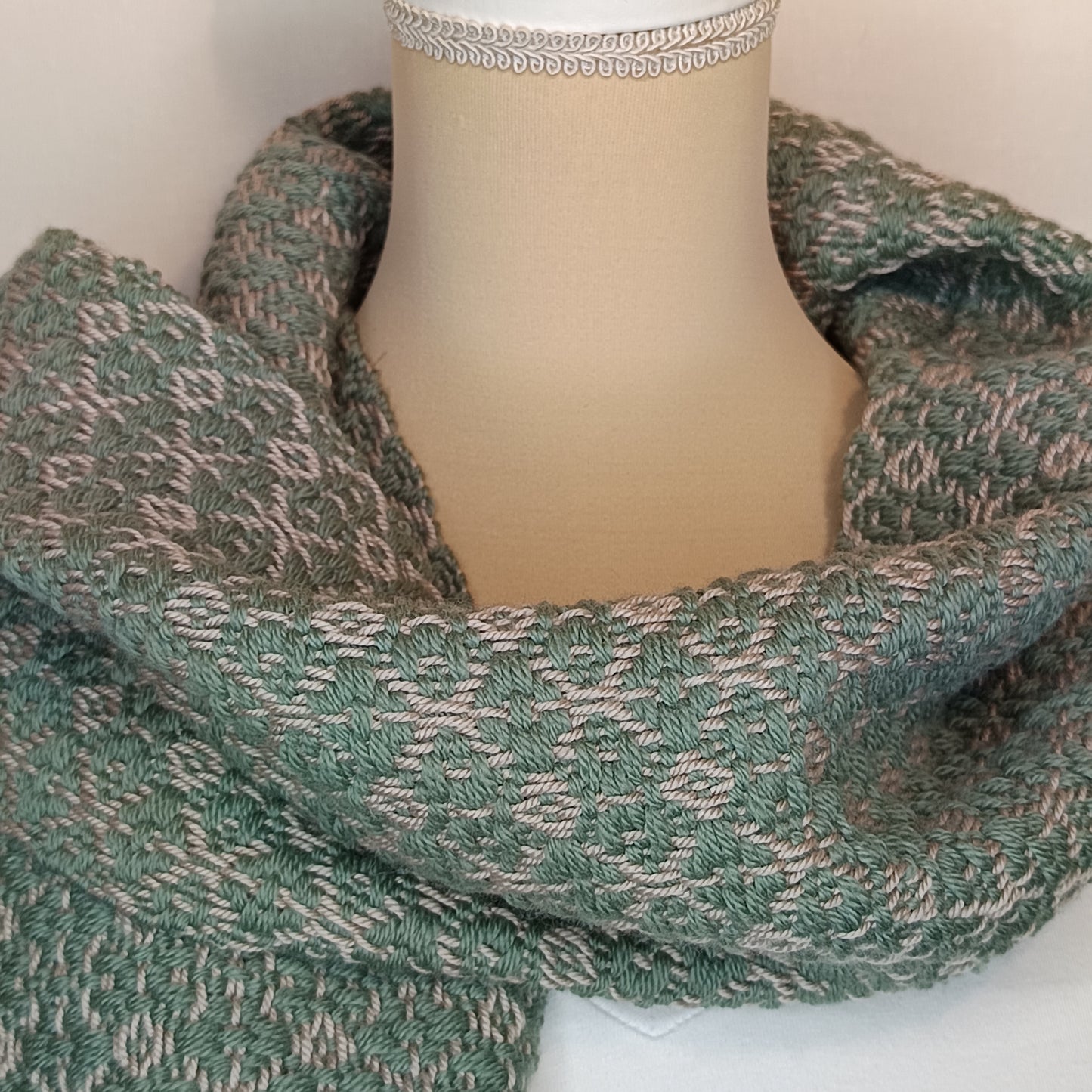 Echarpe Soie et Mérinos - ficelle et vert- tissage artisanal