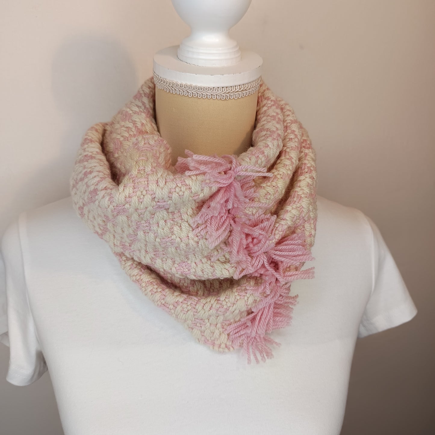 Col de laine rose et écru – tissage artisanal mérinos