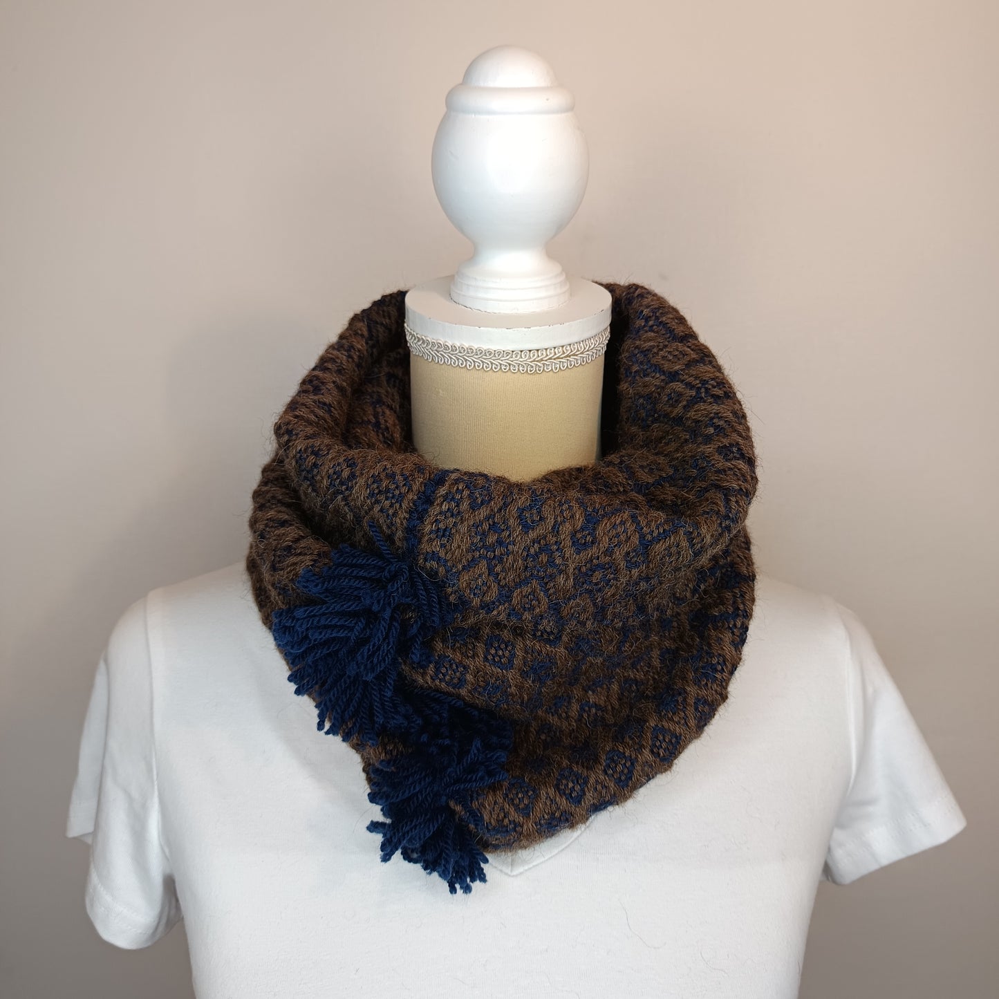 Col de laine marine et marron – tissage artisanal mérinos et alpaga